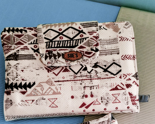 White geometric Mus7af cover 20*14cm