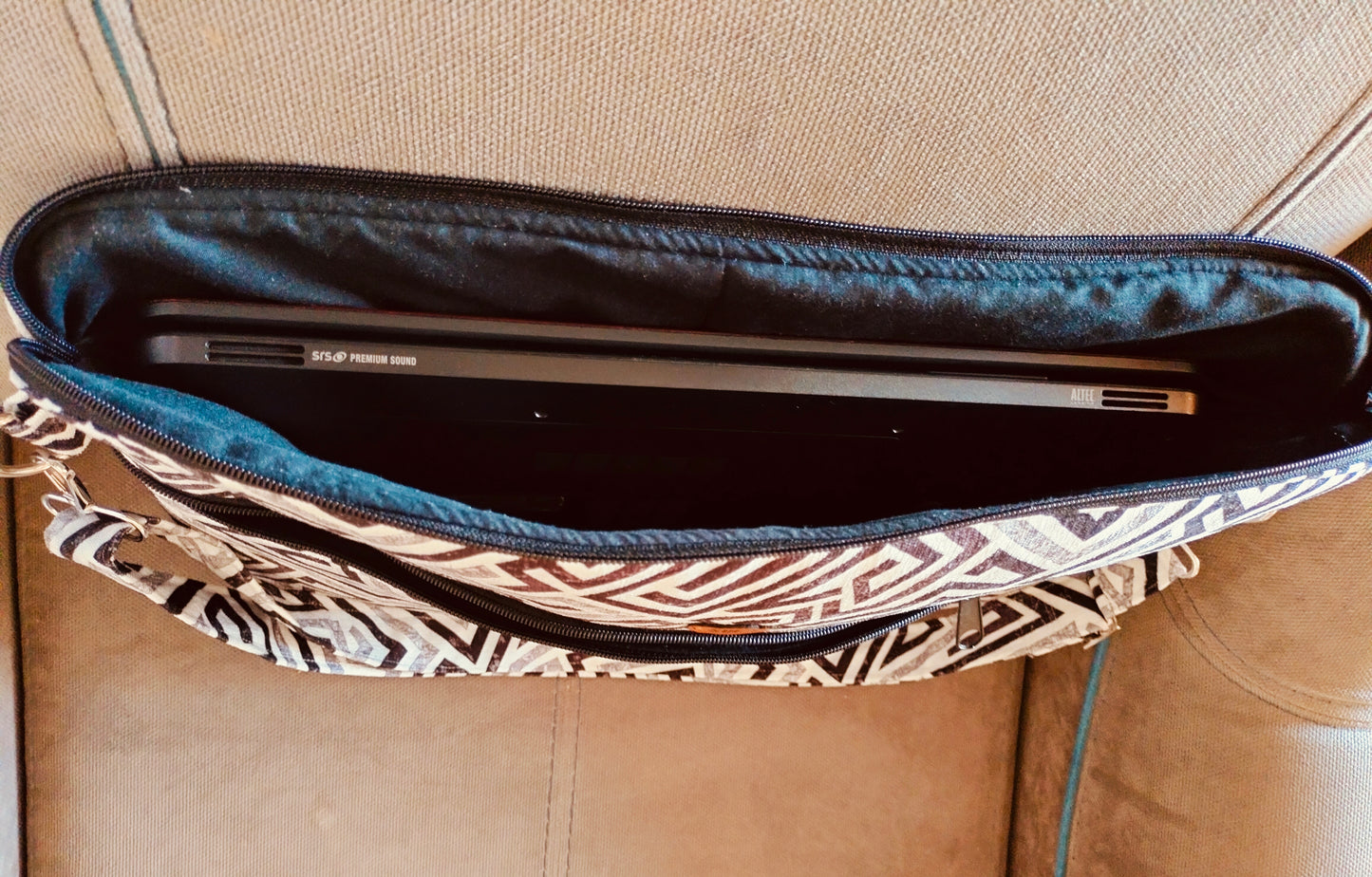 Elegant design Laptop sleeve 15.6inch cross hand