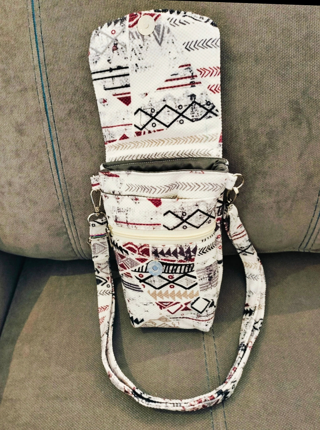 White geometric Mobil Cross Bag