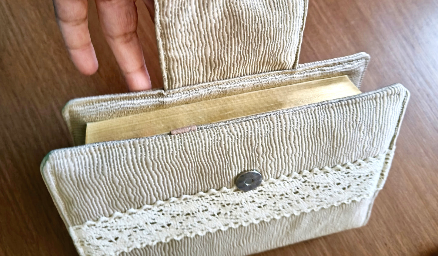 Unique gold Mus7af Cover 20*14cm