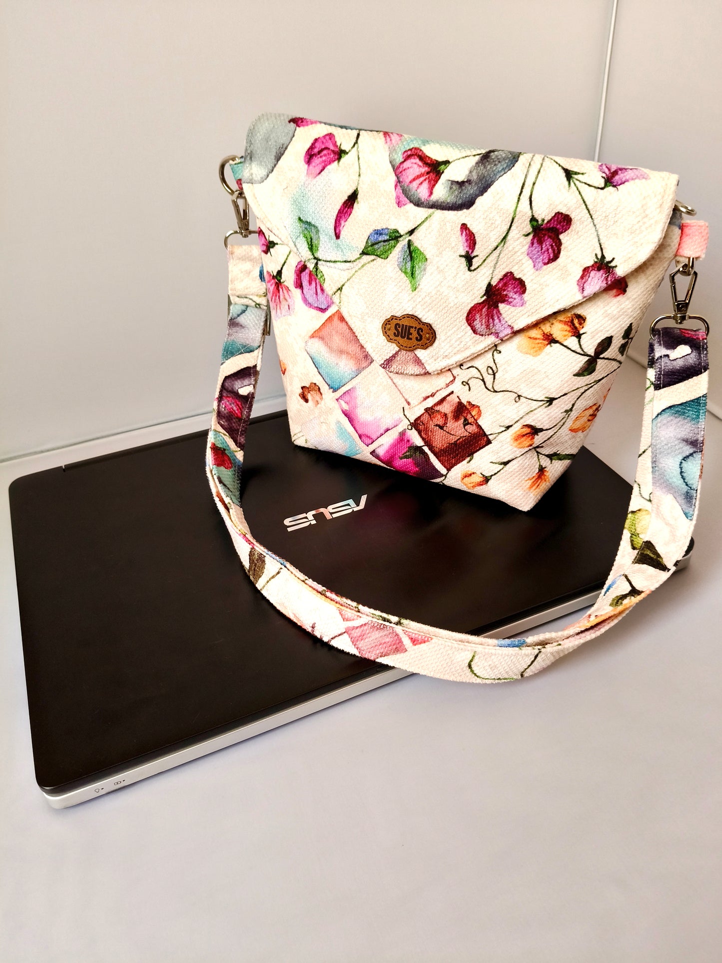 Lovely flowers Cross Bag envelope flap medium size 25*22cm