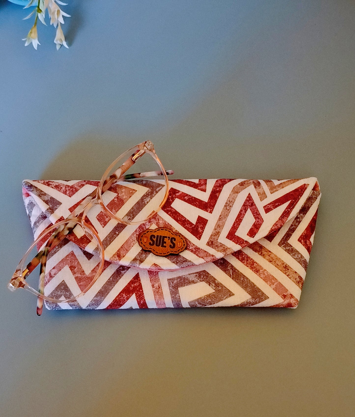 (دLovely Geometric color Glasses Case