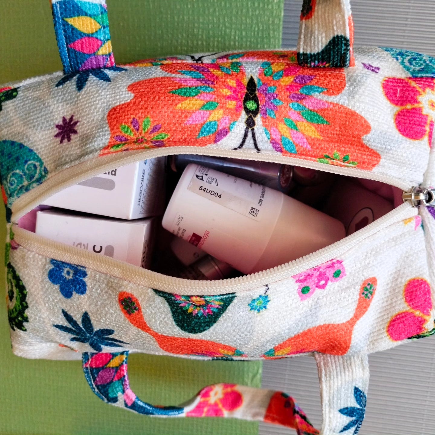 Butterfly box Makeup Bags with handle خلف