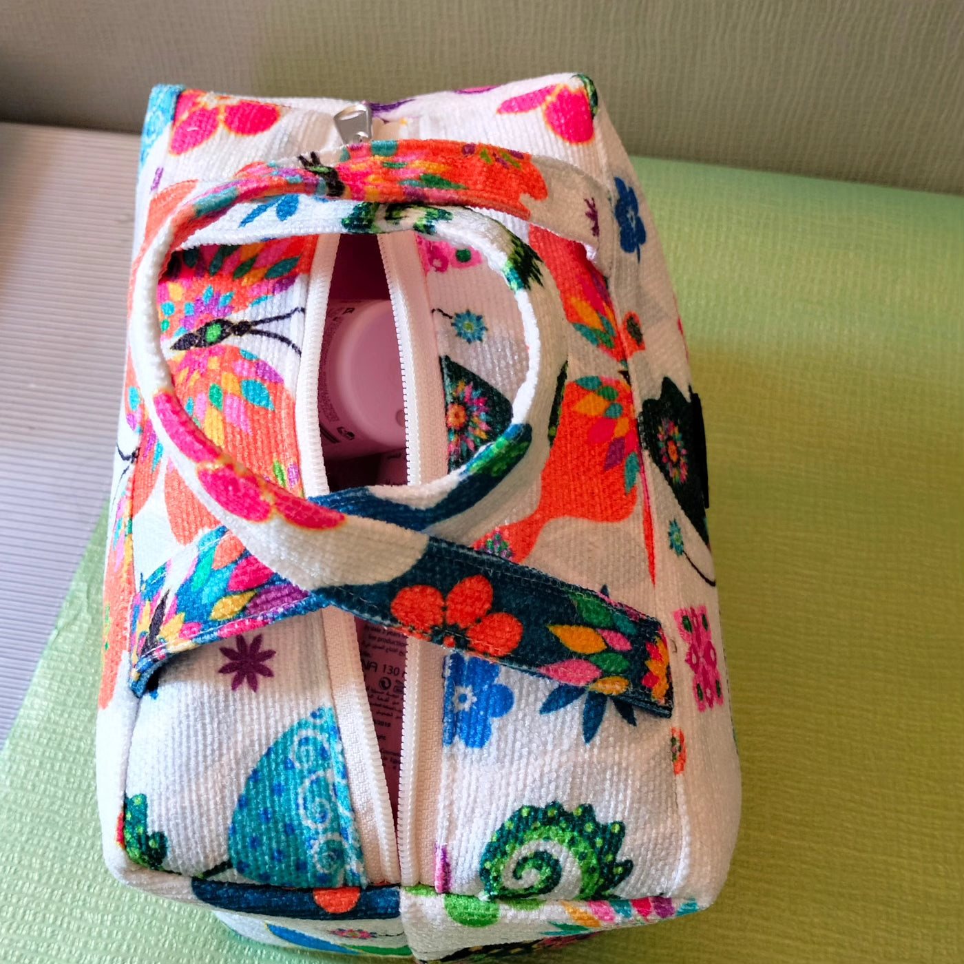 Butterfly box Makeup Bags with handle خلف