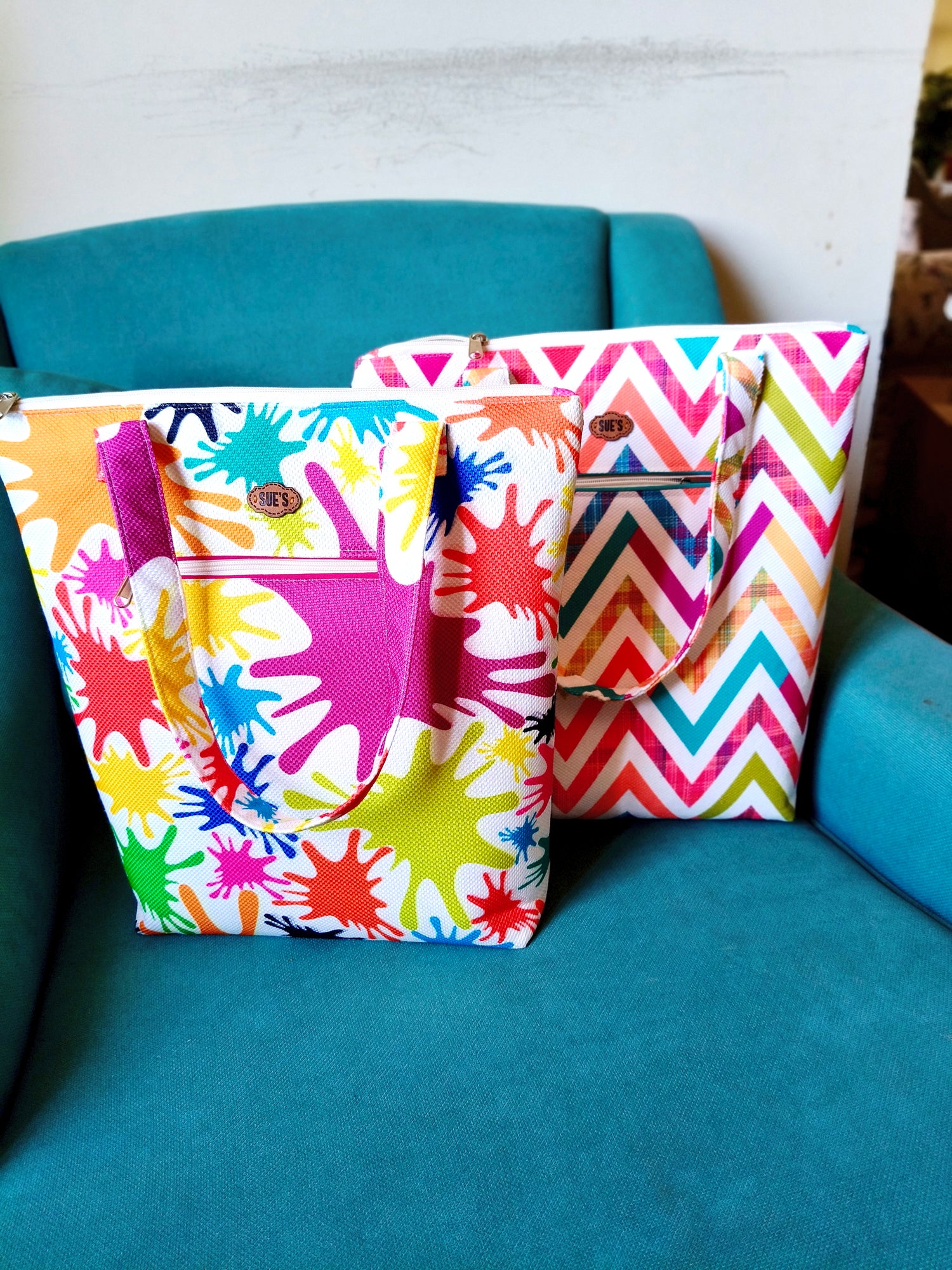 Tote bags  شنط توت باج  (معاكي في كل وقت)