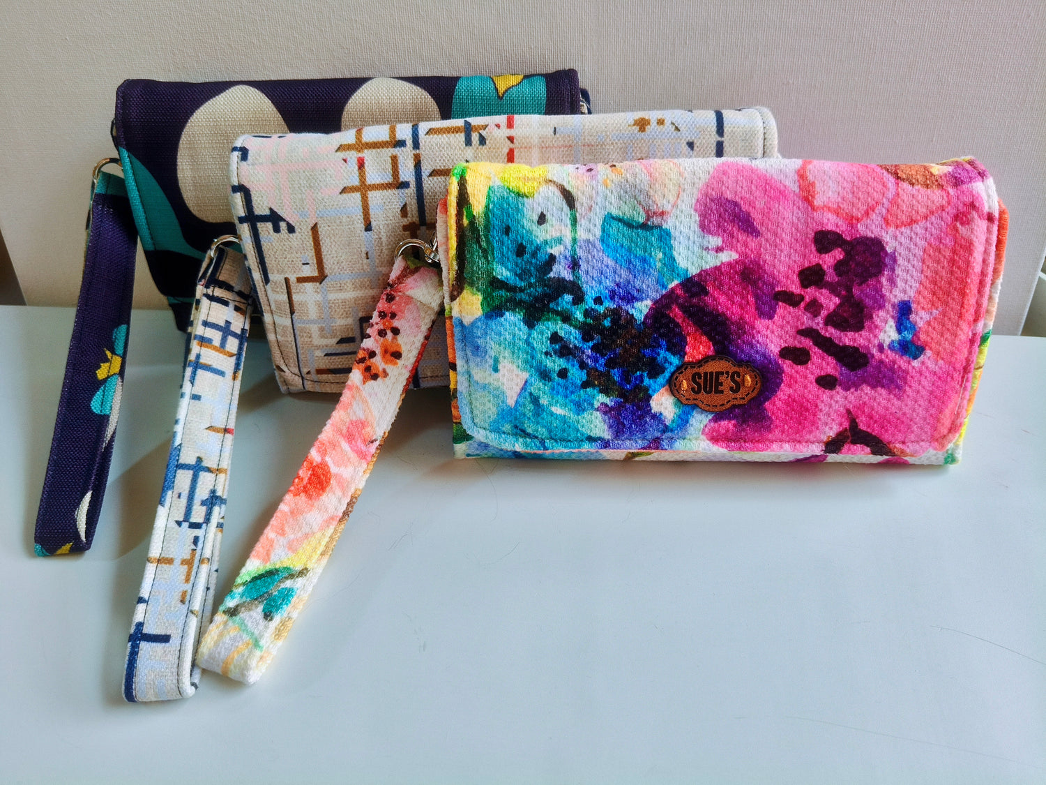 Wallets محافظ  أنيقه لكل يوم مقاسات مختلفه