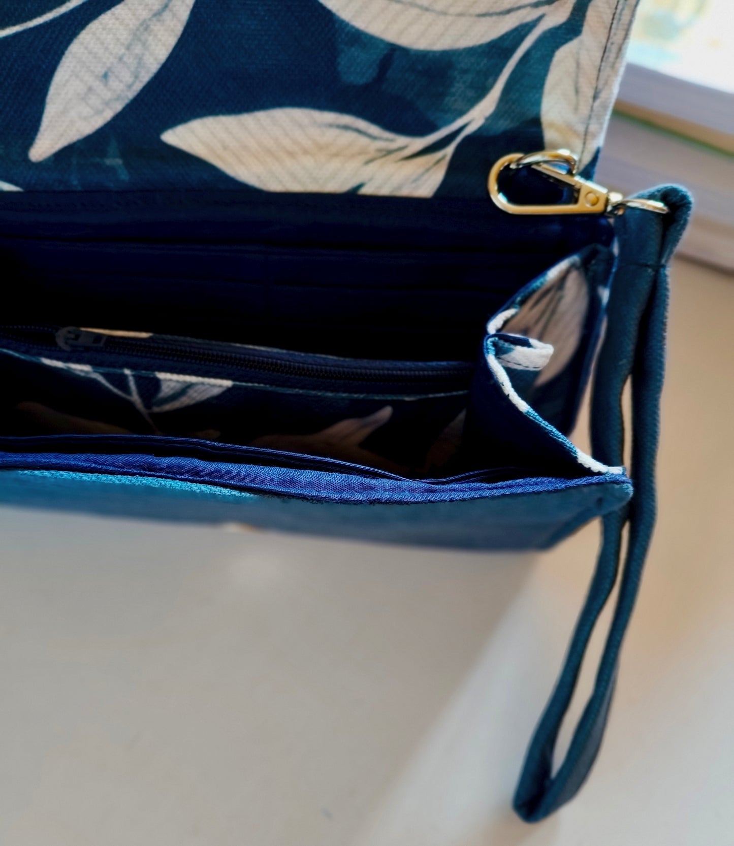 calming Leaves. big Wallet 20*12cm