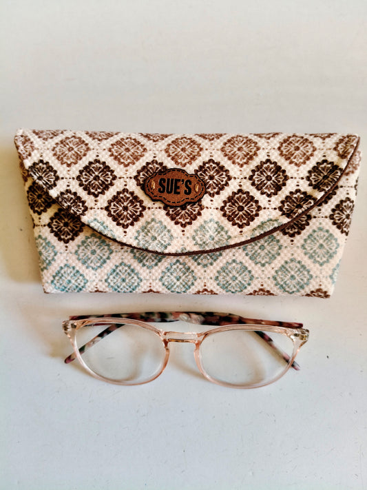 elegance beige  Glasses Case