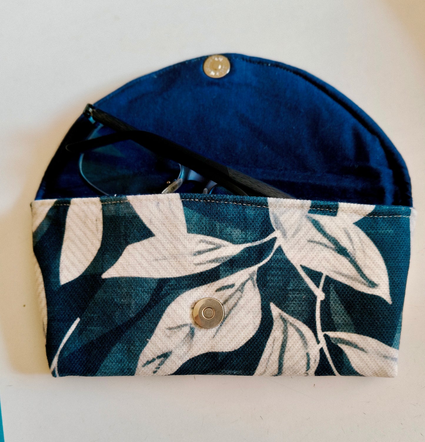 calming Leaves Glasses Case