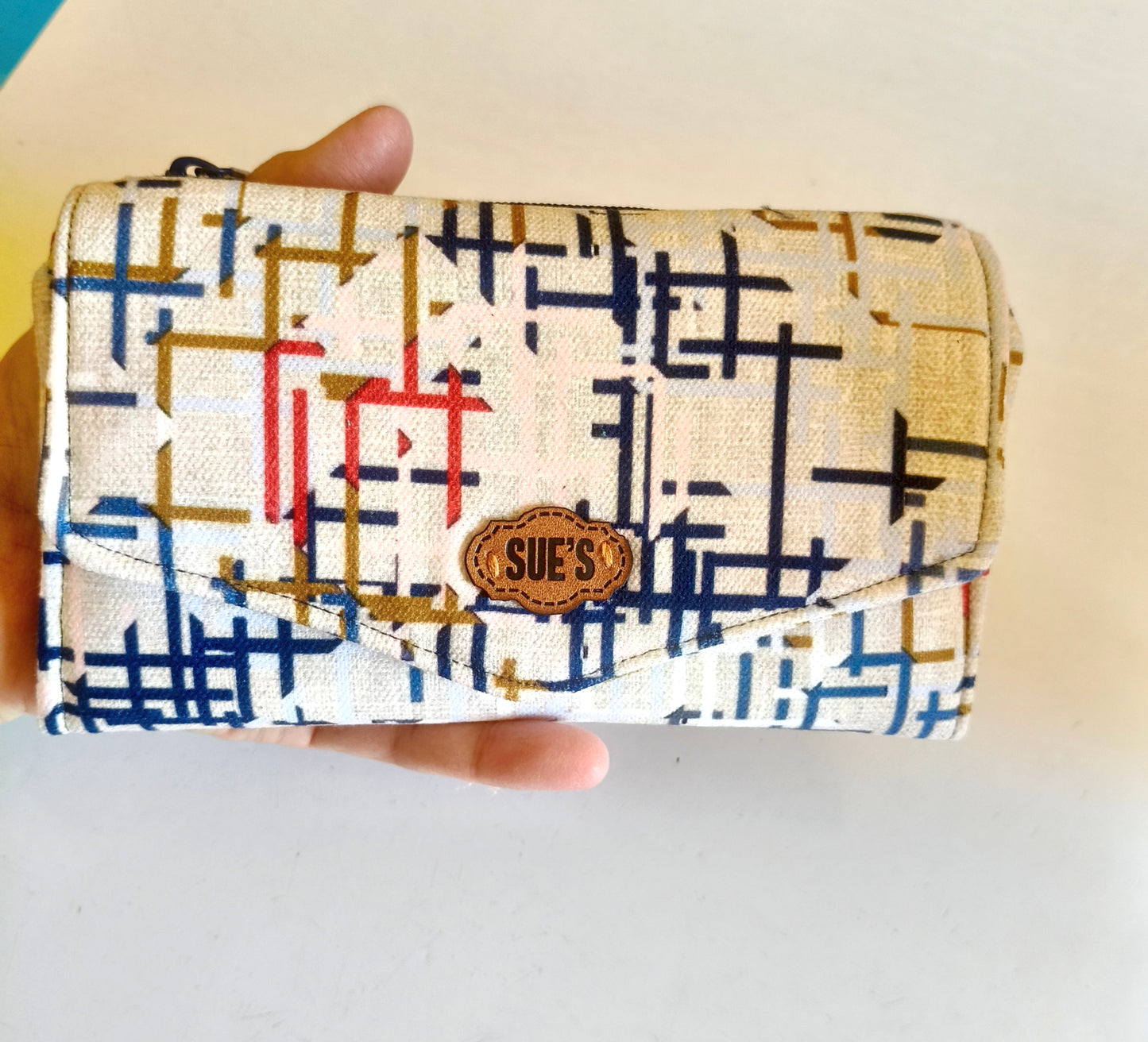 calm color trifold Wallet محفظه تصميم بالطول مفتوحه