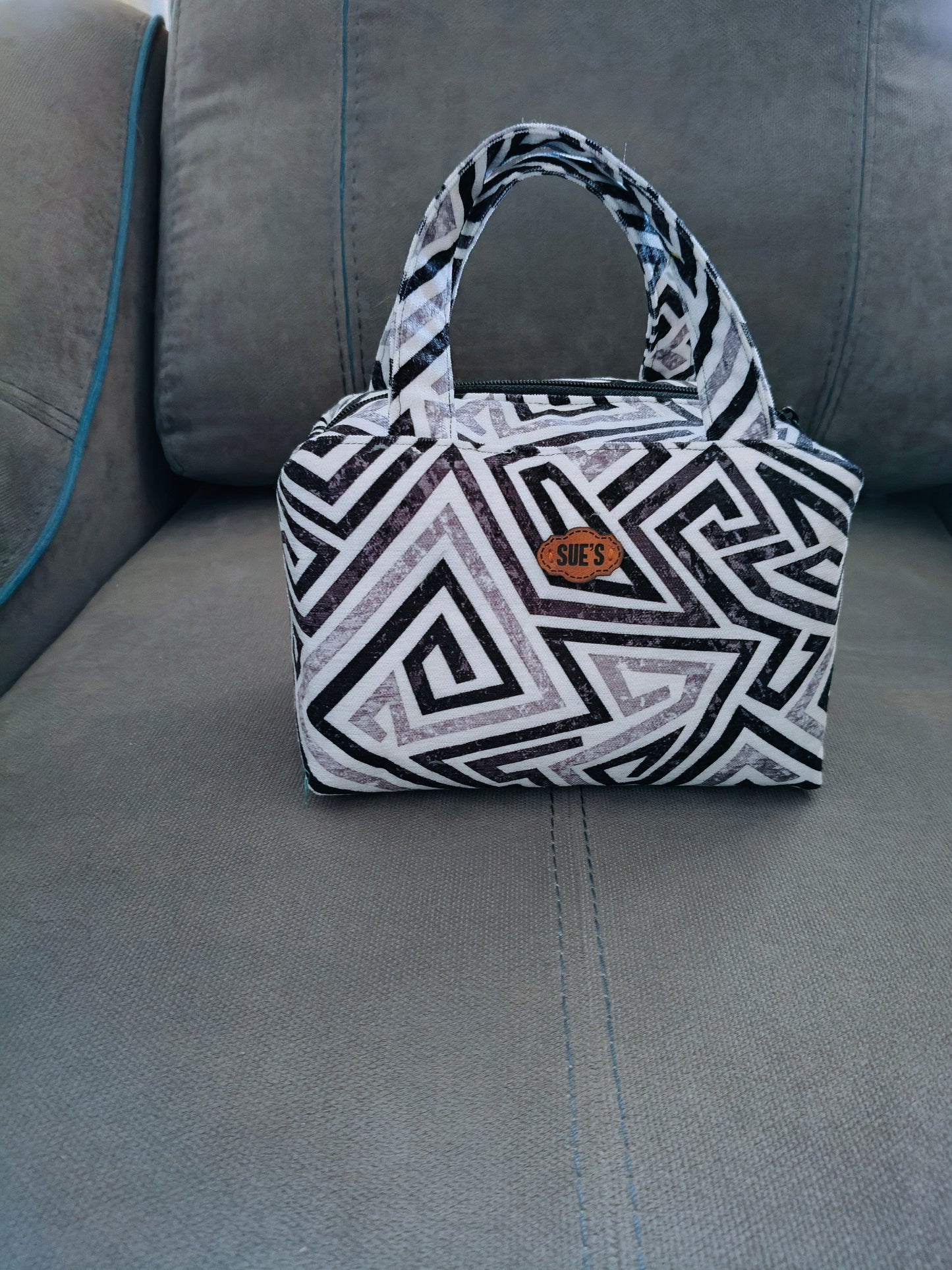 box big Makeup  Bags with handle