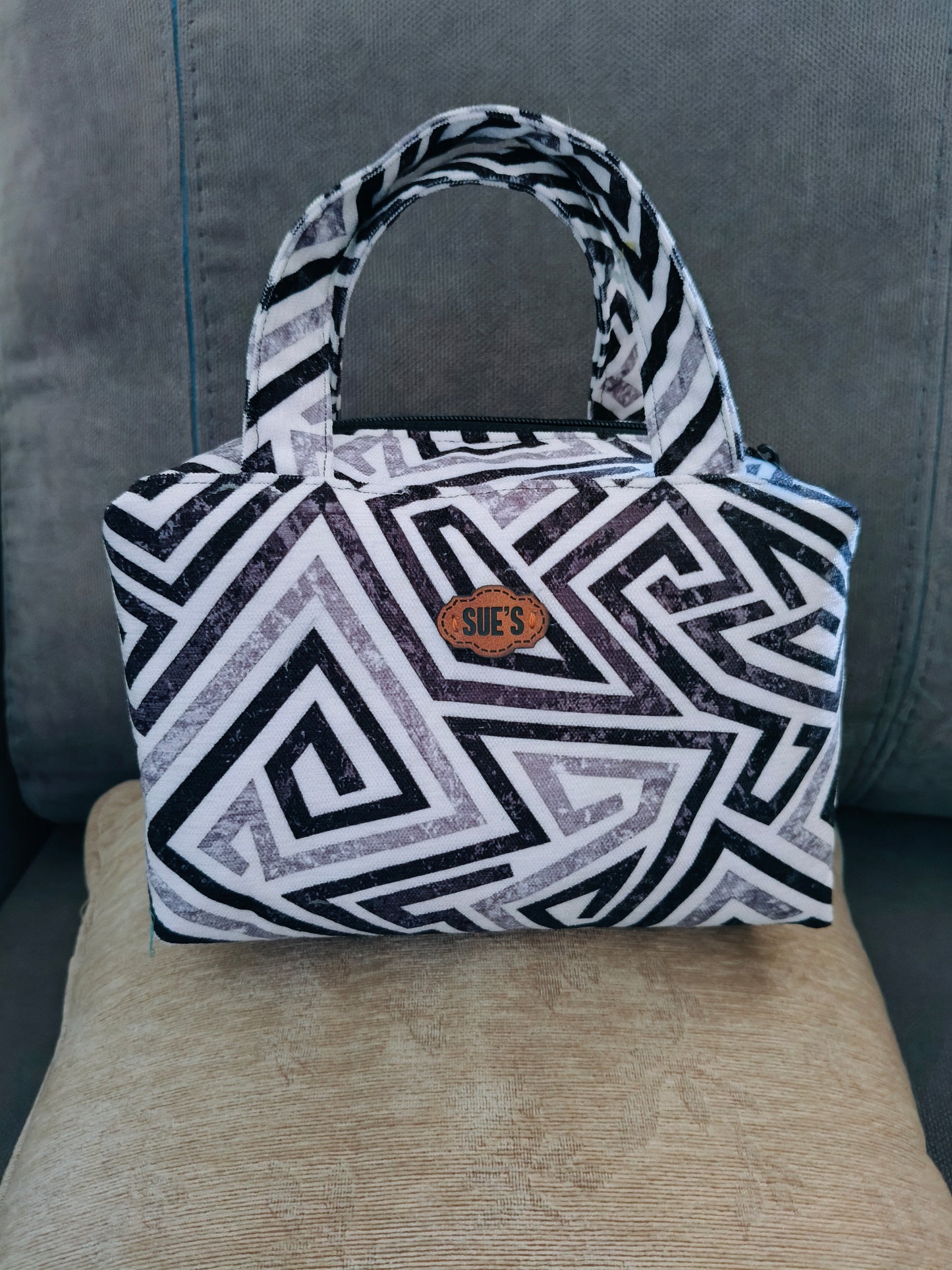 box big Makeup  Bags with handle