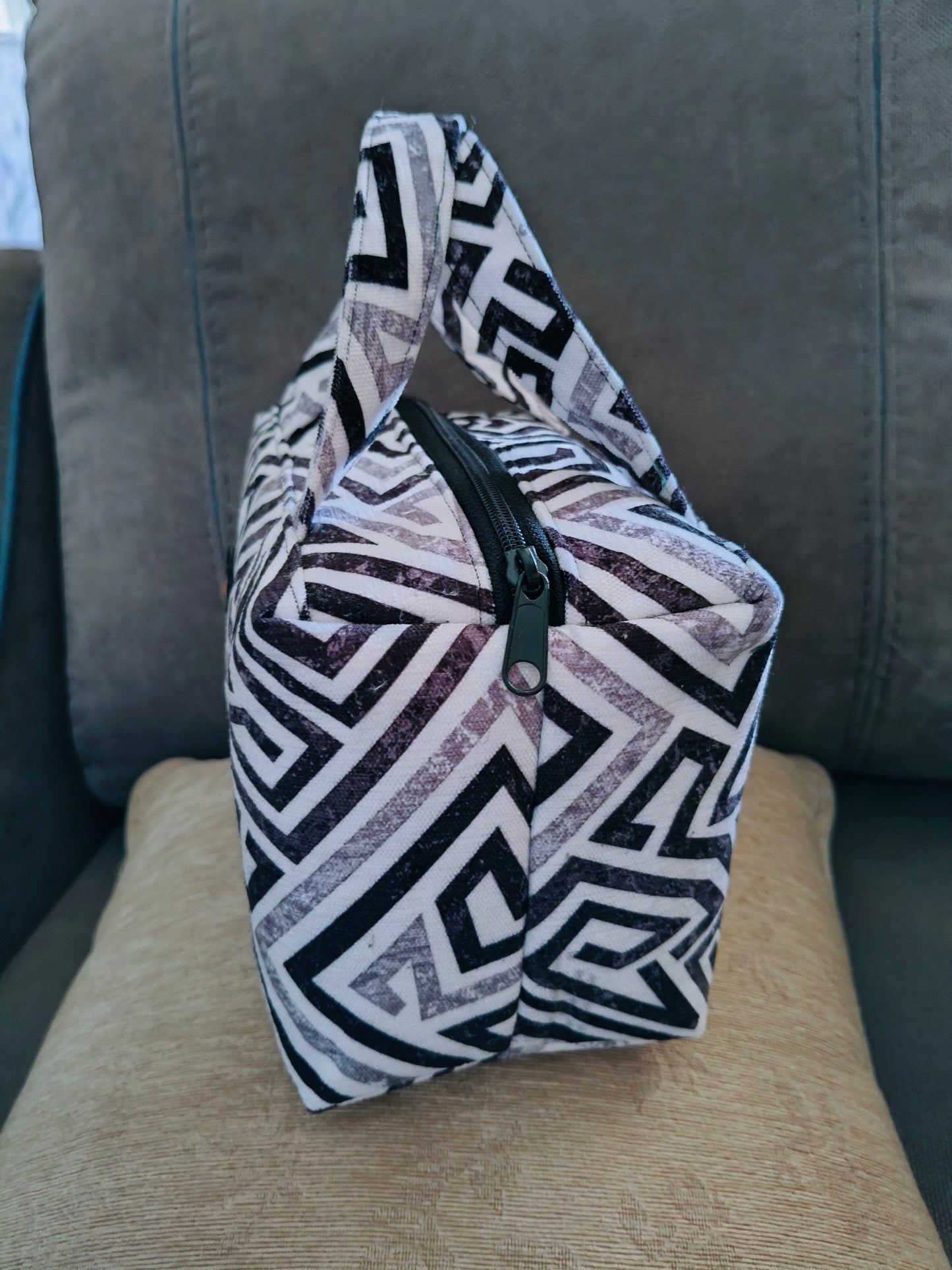 box big Makeup  Bags with handle