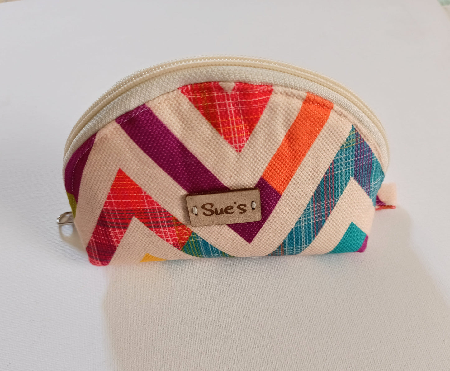 Zigzag makeup bag new