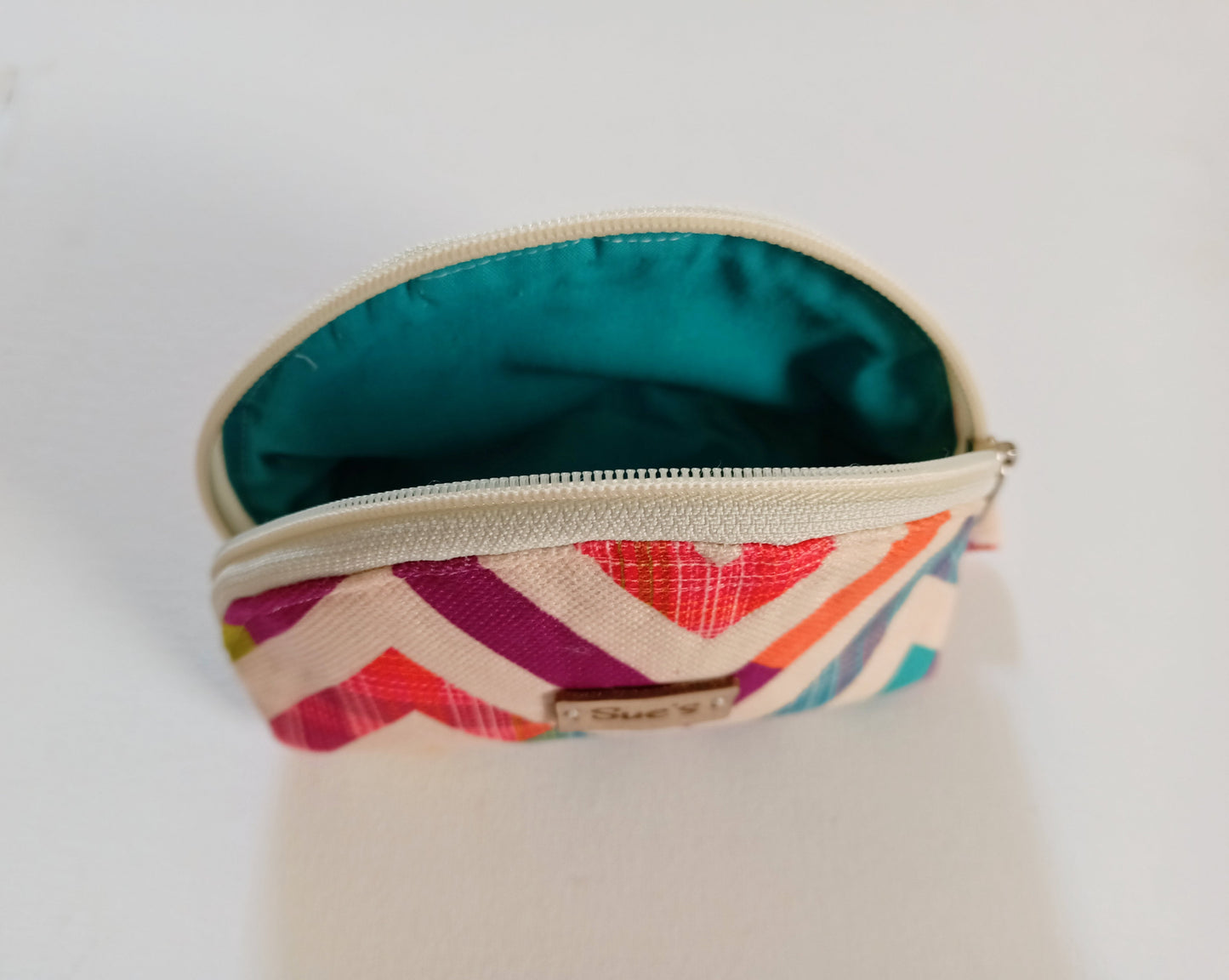 Zigzag makeup bag new