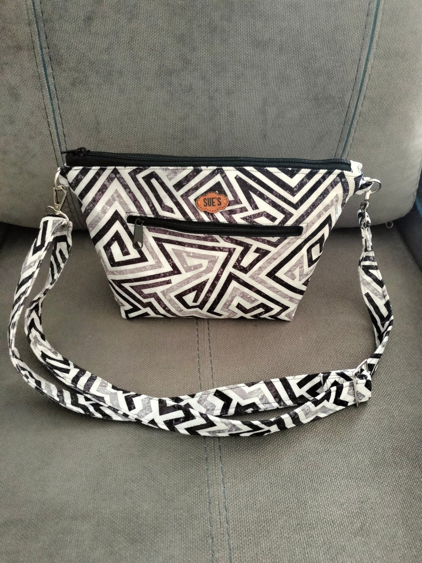 Black *white Medium Cross Bag