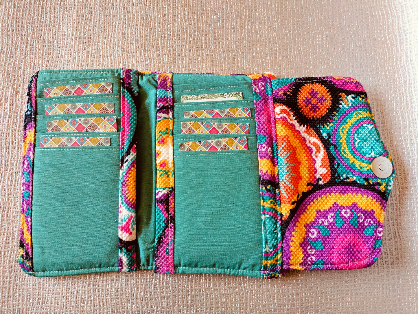 Color fisteval trifold wallet