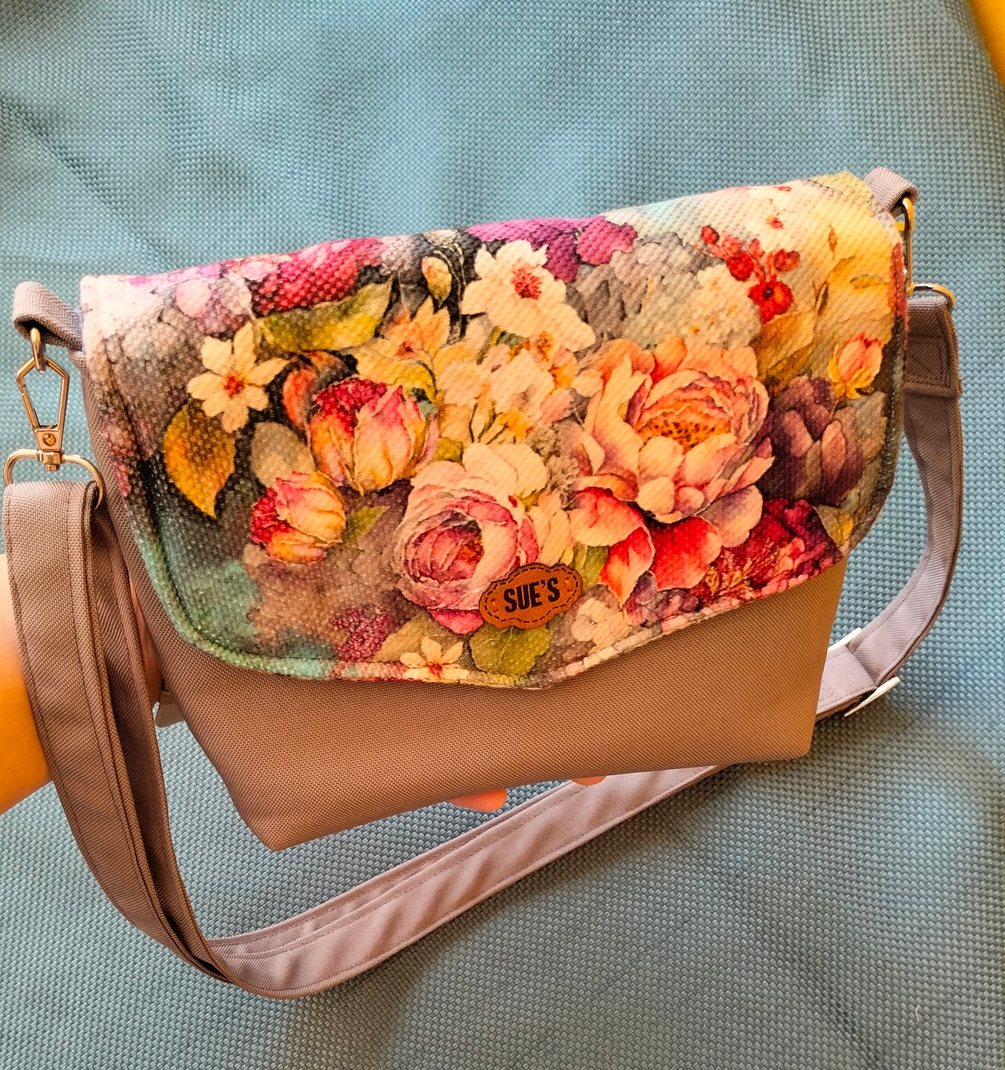 Gray flower color small cross bag