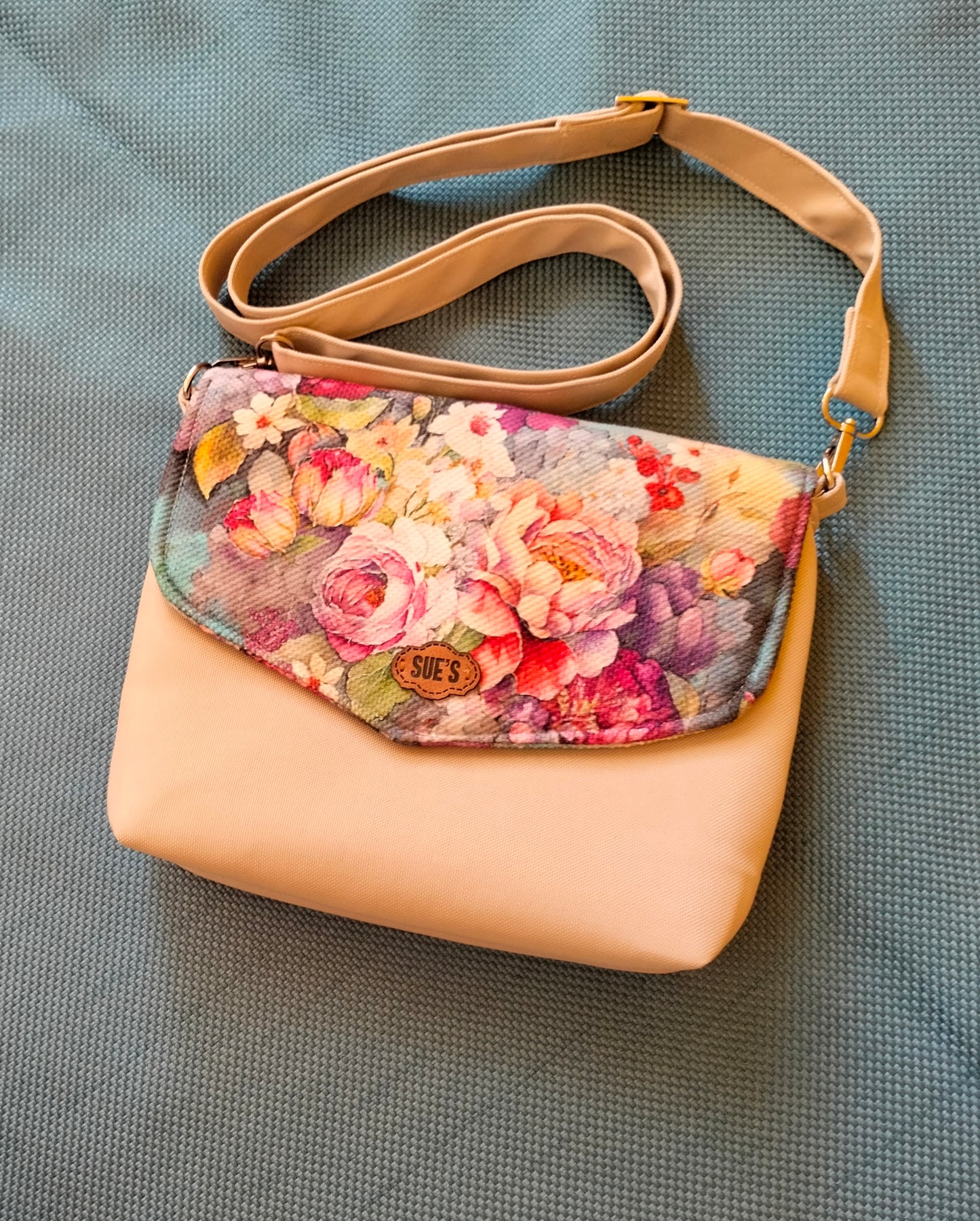 Beige flower color small cross bag