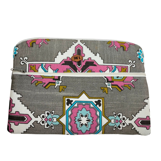 Suepatchwork handmade 13-inch laptop sleeve featuring a grey fabric with a vibrant geometric pink and blue pattern.
