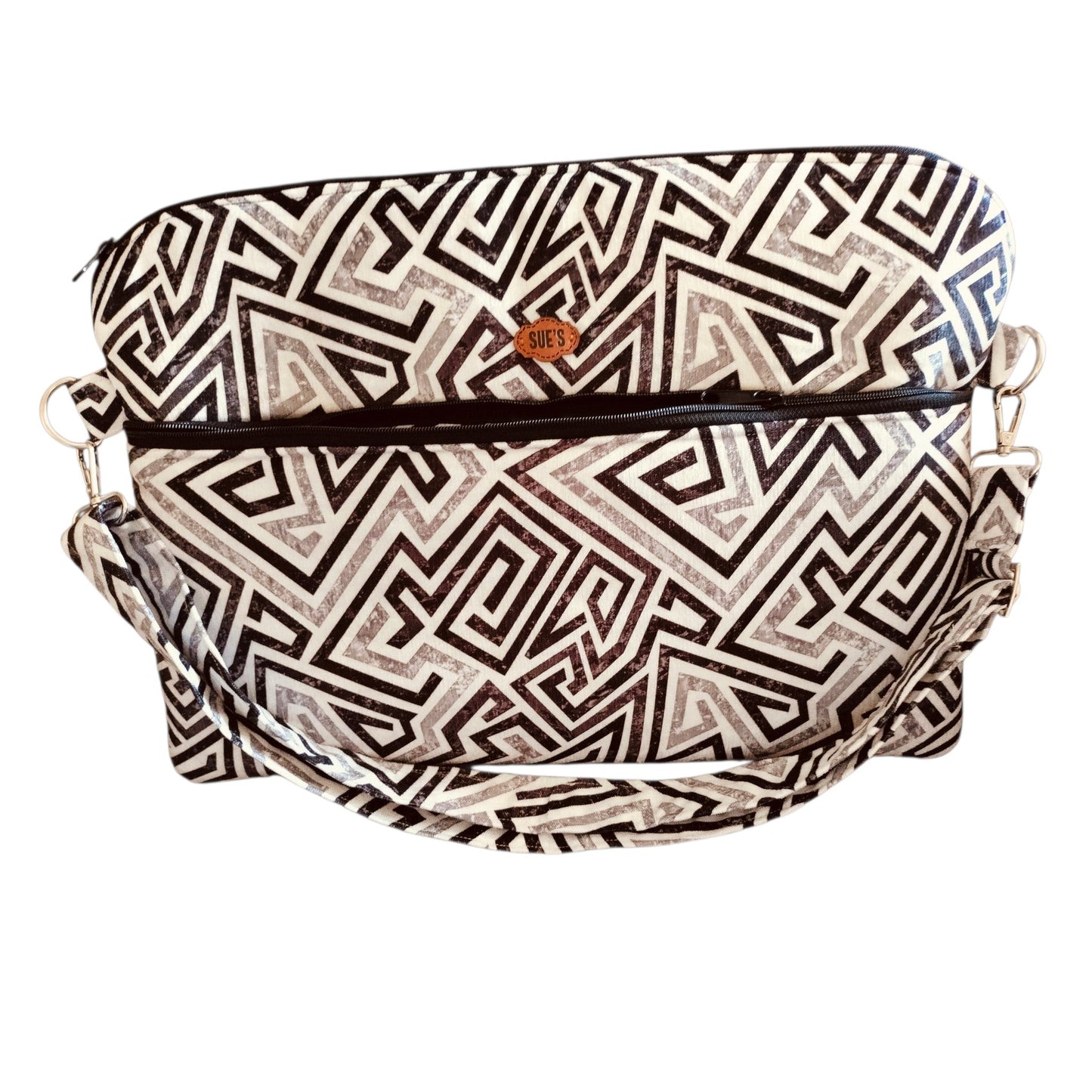 Suepatchwork handmade 15.6-inch laptop sleeve in black and white geometric fabric with a crossbody strap