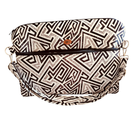 Suepatchwork handmade 15.6-inch laptop sleeve in black and white geometric fabric with a crossbody strap
