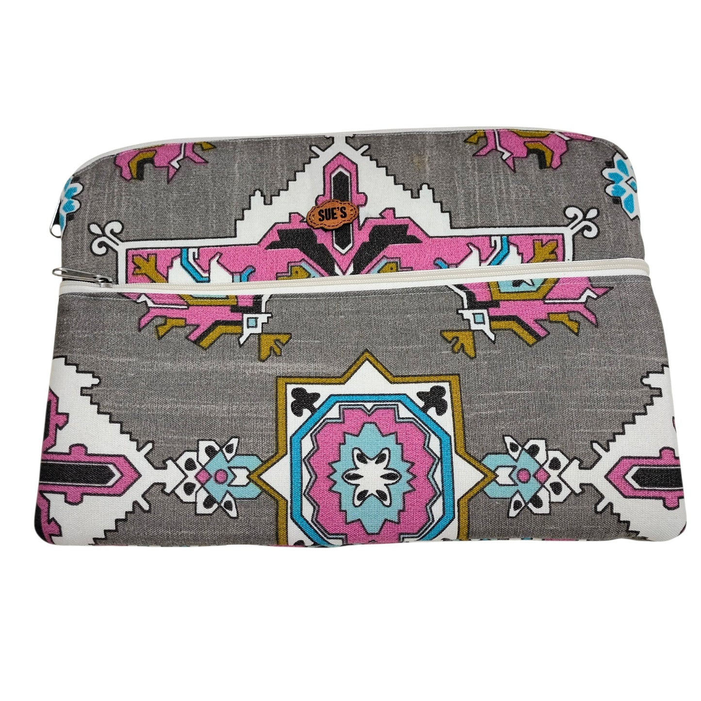 Suepatchwork handmade 13-inch laptop sleeve featuring a grey, pink, and blue geometric pattern with a front zipper.