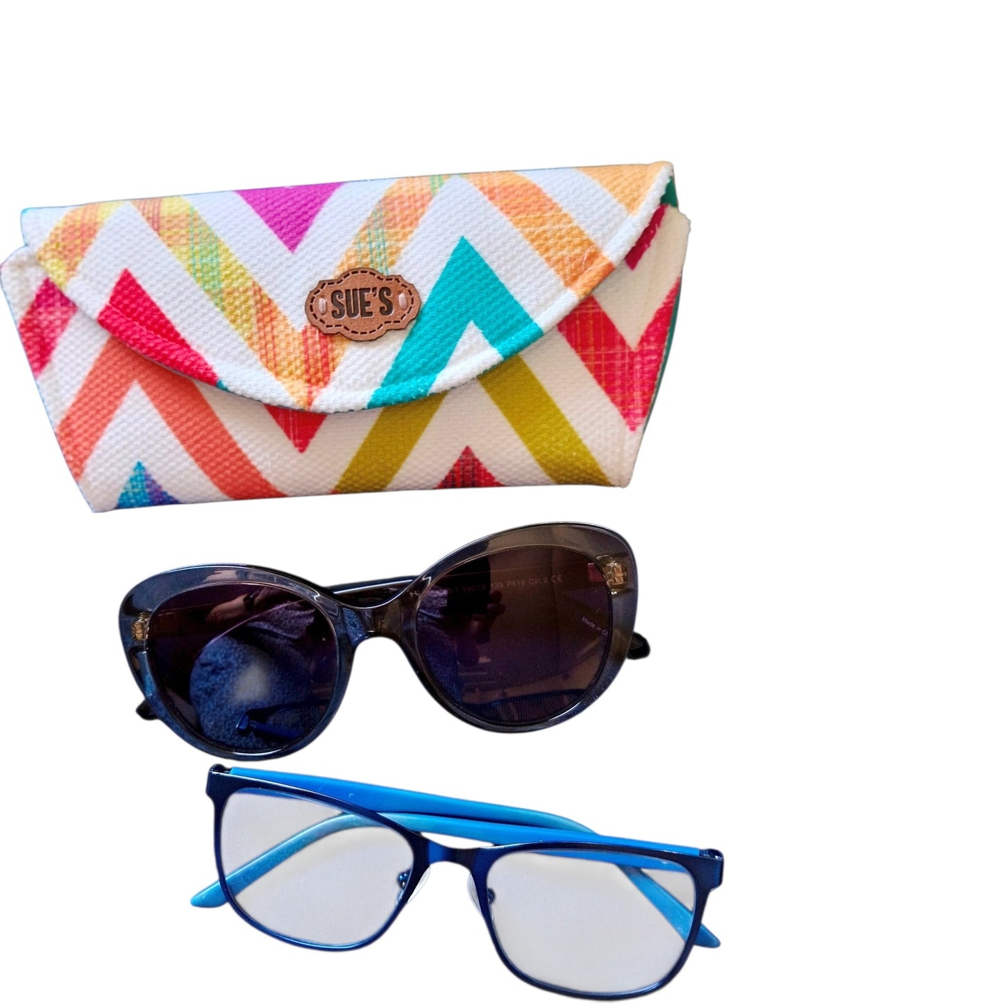 Suepatchwork handmade fabric double glasses case with a colorful zigzag pattern and two pairs of glasses